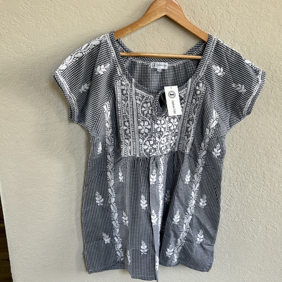 NWT Black and White Gingham Embroidered Top - Picture 2 of 6